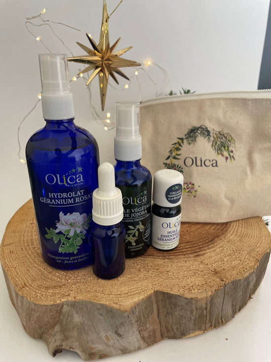 Une trousse Olica en coton comprenant un hydrolat et une huile essentielle de Géranium Rosat ainsi qu&